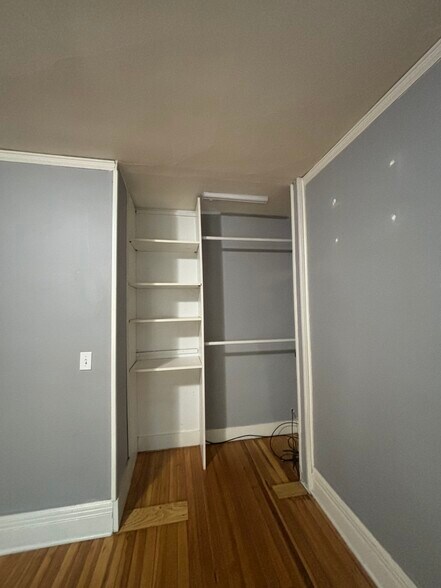 Building Photo - 5 Thayer St