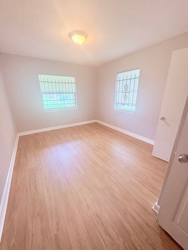 Building Photo - Affordable City living