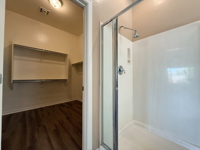 Building Photo - "Spacious 3-Bedroom/2 Full Bath Home with ...