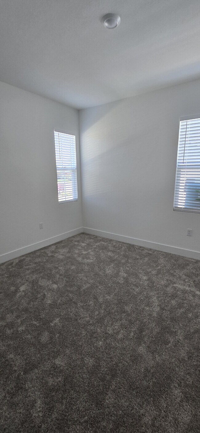 Building Photo - Lathrop - Gorgeous 5 Bedroom 3 Bathroom Home