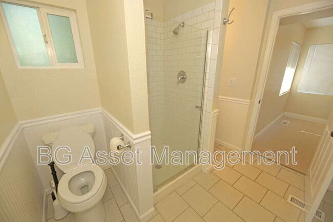 Building Photo - 3830 Twin Oaks Way