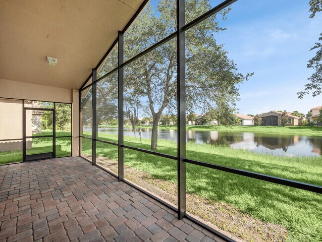 Building Photo - 1863 SW Jamesport Dr