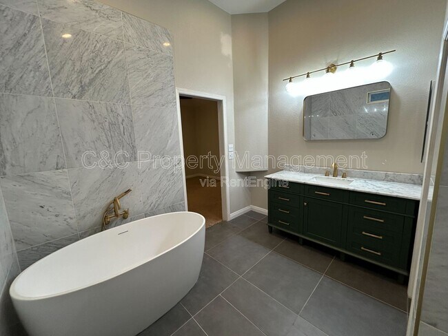 Building Photo - 2315 Fairmont Ave