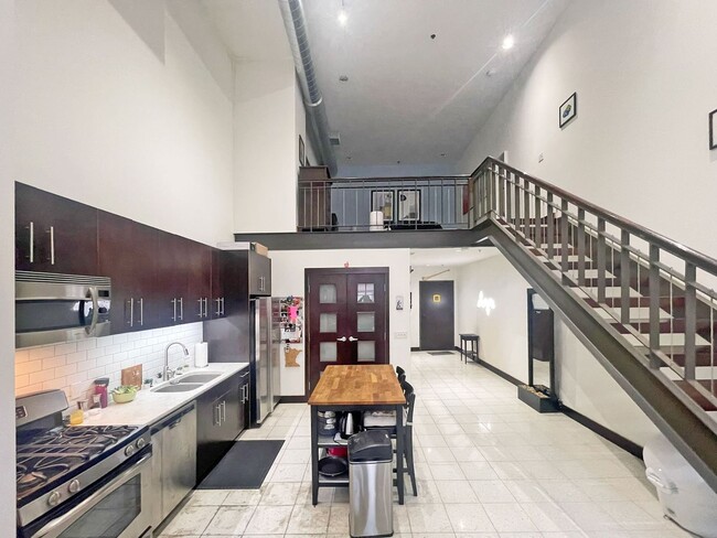Building Photo - Spacious, Loft in Union Depot with Awesome...