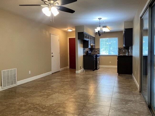 Building Photo - Cute home with fenced yard and driveway. A...