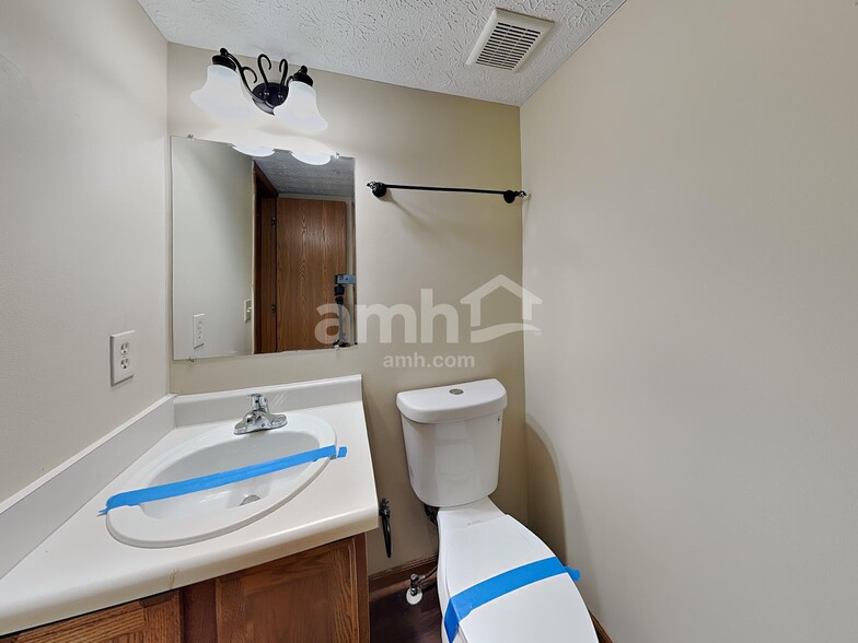 Building Photo - 4633 Stratford Ln