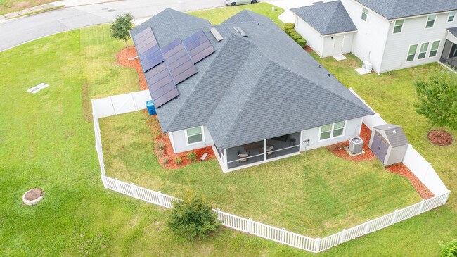 Building Photo - Stunning home in desirable neighborhood !