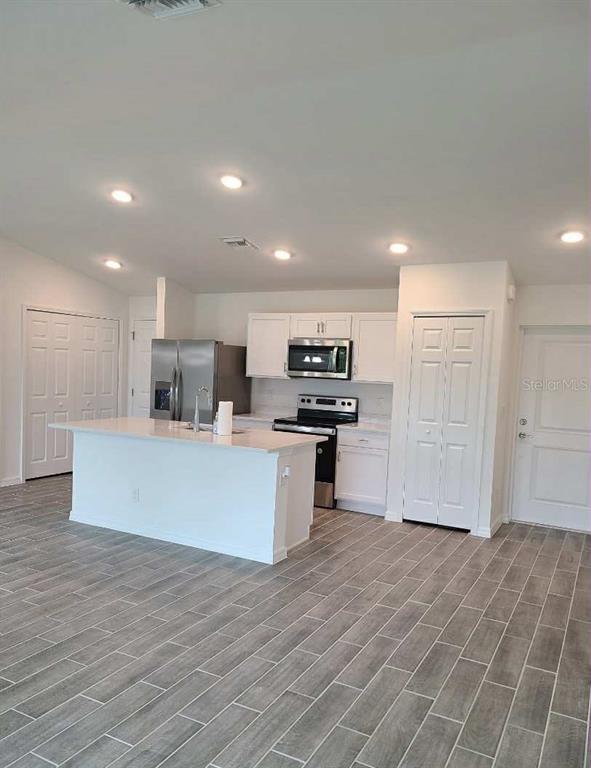 Building Photo - 2409 NE 7th Pl