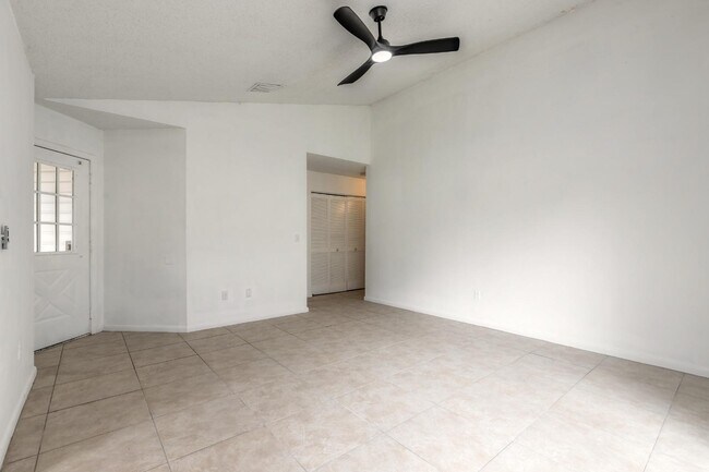 Building Photo - 91 Wellwood Ln