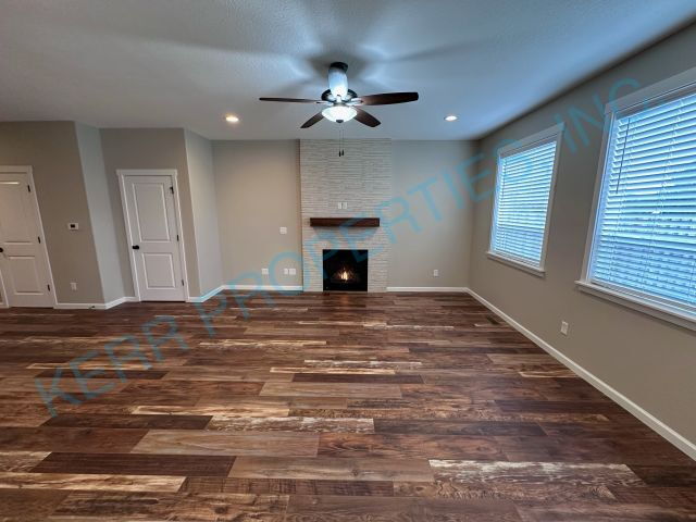 Building Photo - Spacious 4-Bed Gem in Gresham with 2.5 Baths and 2,665 Sq Ft of Comfort!