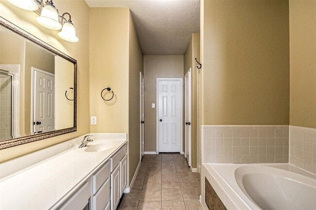 Building Photo - 4634 Arbor Ln