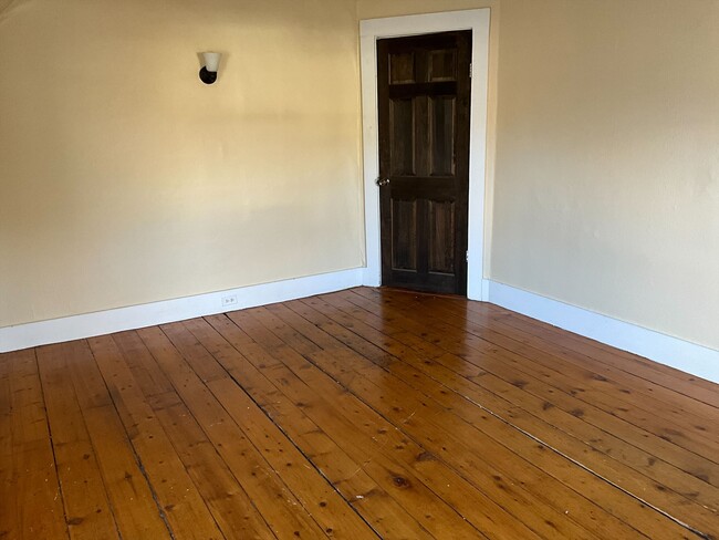 Building Photo - 190 Church St