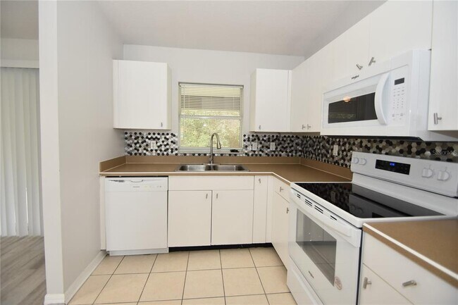 Building Photo - 6 Rosedale Pl