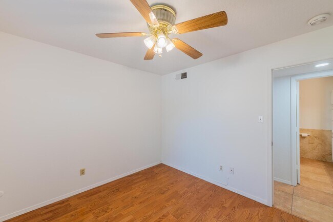 Building Photo - 7113 Welton Dr NE