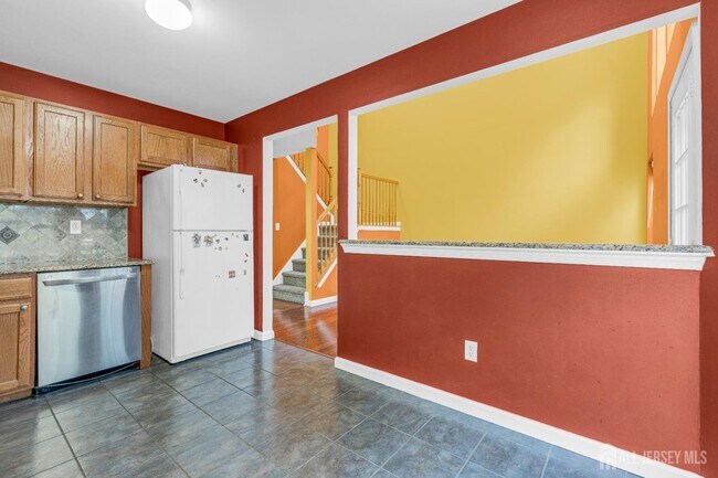 Building Photo - 356 Hawthorne Rd