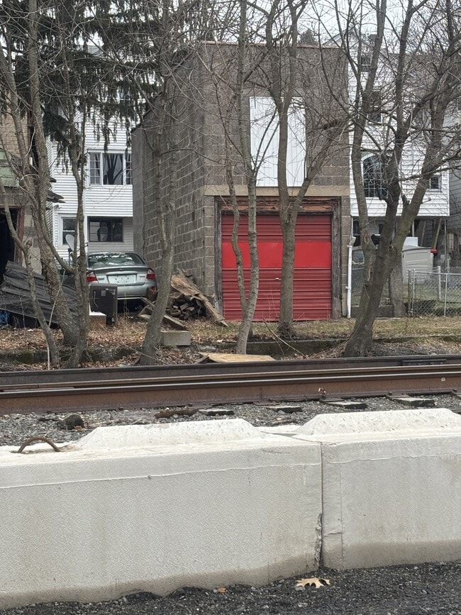 Building Photo - 2 S Vine St