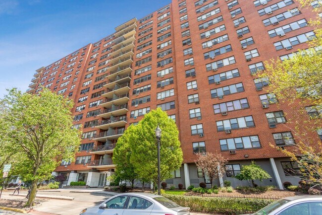 Primary Photo - 500 Central Ave