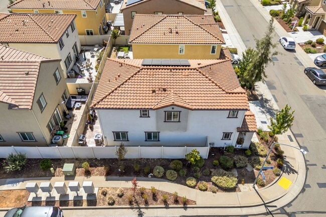Building Photo - 4 bed / 3 bath | Upated Anatolia Home Avai...