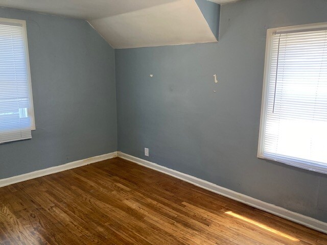 Building Photo - 819 W 26th St