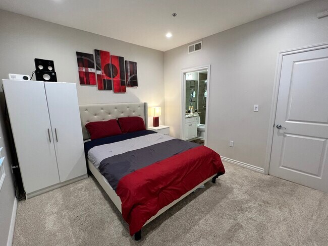 Second Bedroom with attached bathroom - 89 E Commonwealth Ave