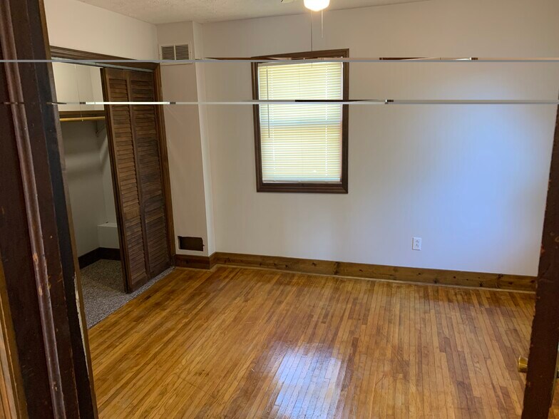 Building Photo - 805 E Monroe St