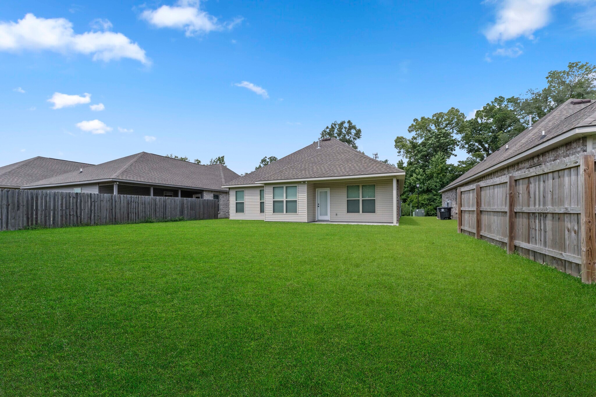 Building Photo - 7324 Kenilworth Crossing Ave