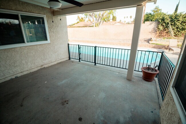 Building Photo - Spacious 4 Bed / 2 Bath Pool Home in Prime Corona Location!