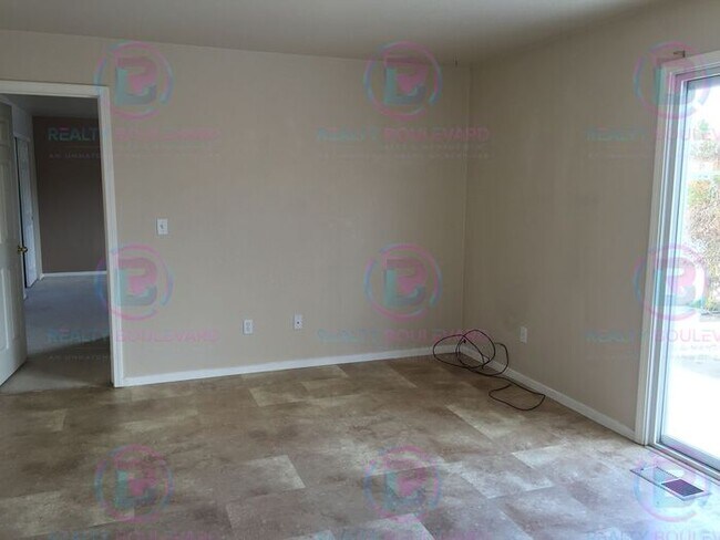 Building Photo - Beautiful 3BR 2 Bath home with RV Parking!...