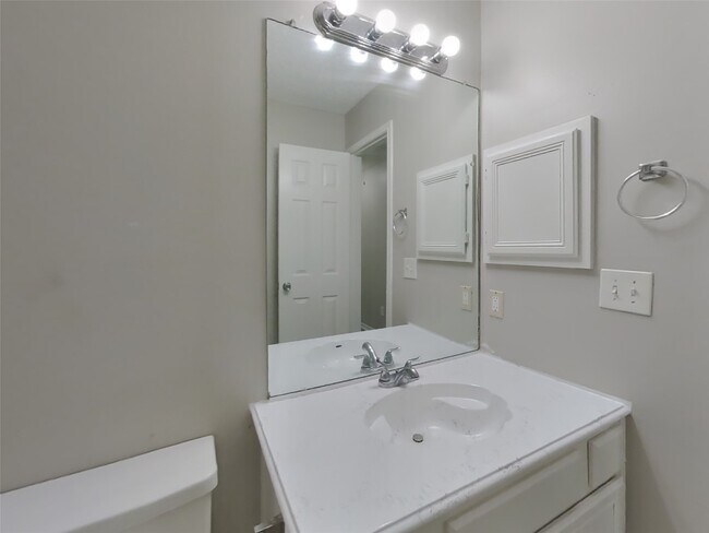 Building Photo - 13830 Keyworth Dr