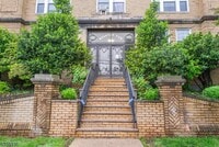 Building Photo - 22 St Lukes Pl