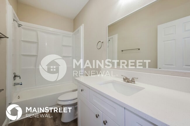 Building Photo - 3202 6th St W