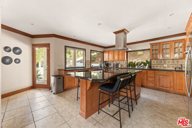 Building Photo - 3200 Oakley Dr