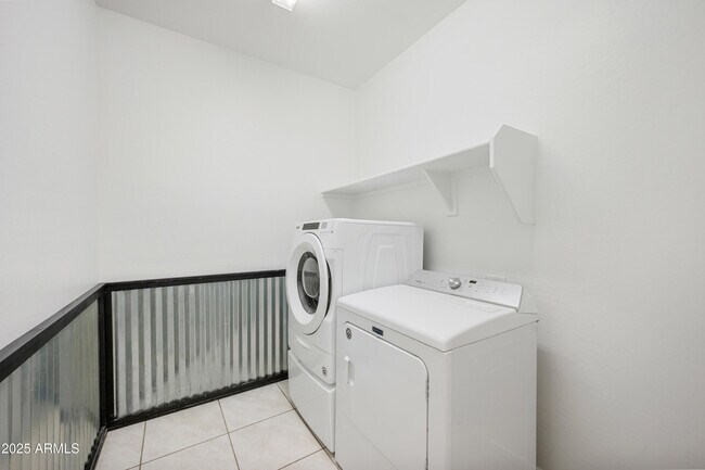 Building Photo - 2814 W Apollo Rd