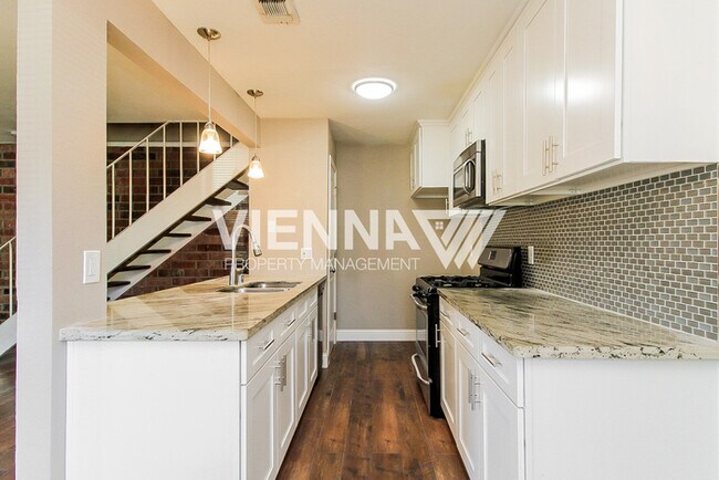 Building Photo - Auburn Condo is NOW rent ready!