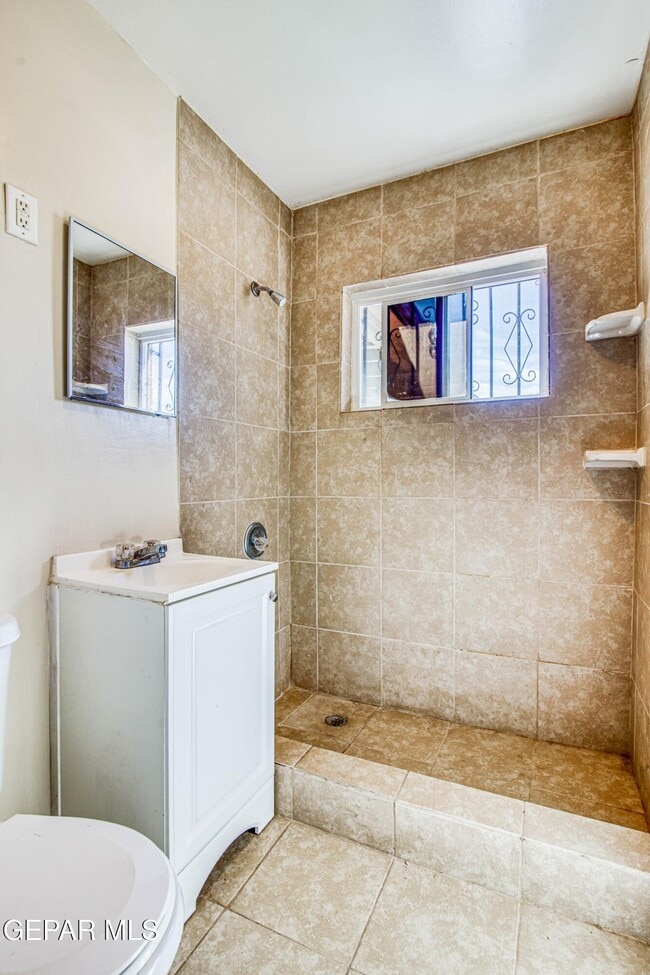 Building Photo - 1611 N Kansas St