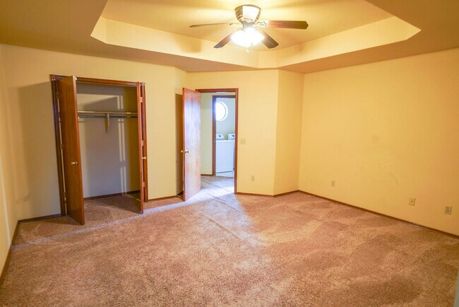 Building Photo - Must see 2 bed, 2 bath duplex near the University of Oklahoma