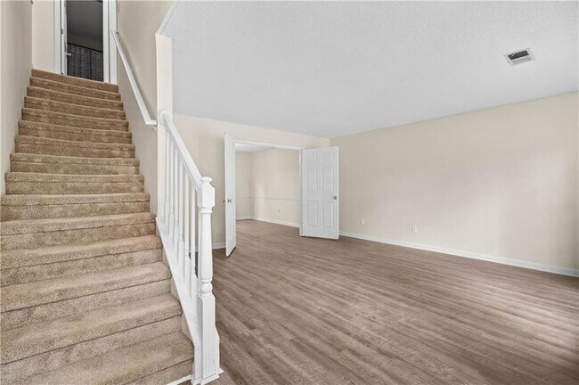 Building Photo - 2155 Southbrook Ridge NW