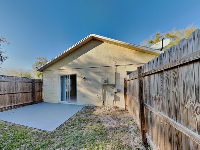 Building Photo - 11102 River Grove Dr