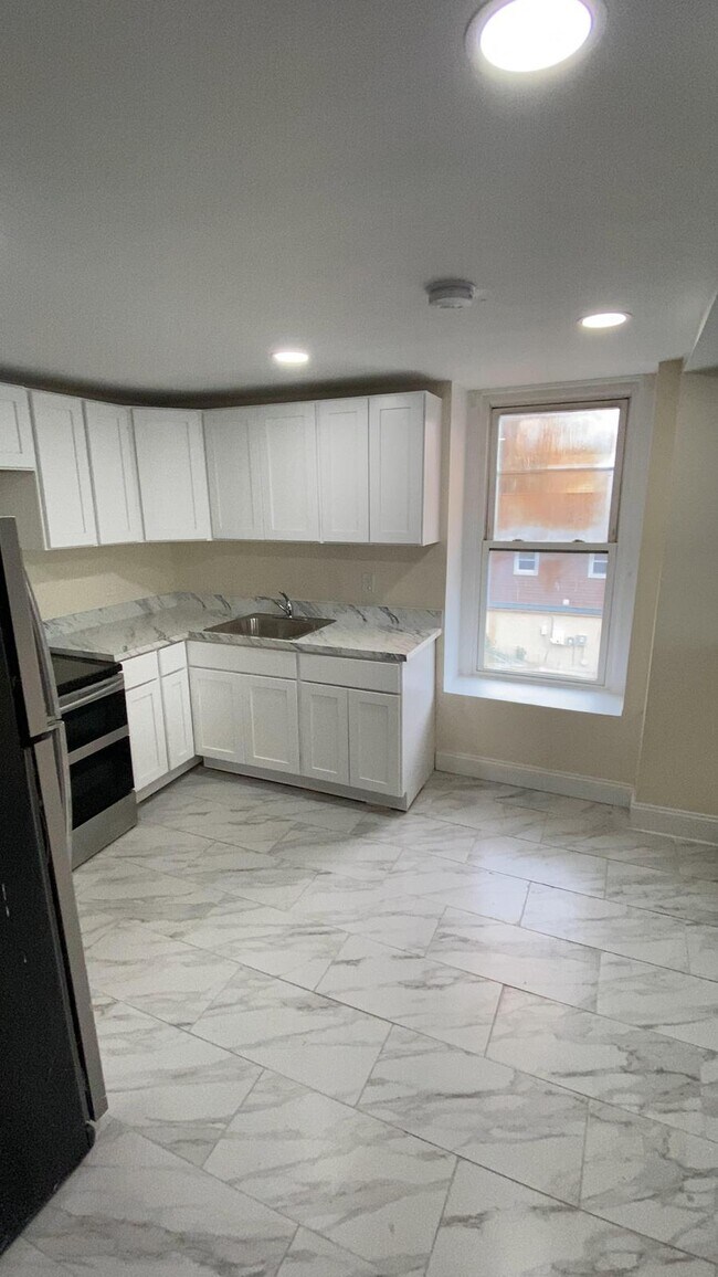 Building Photo - 242 W Bacon St