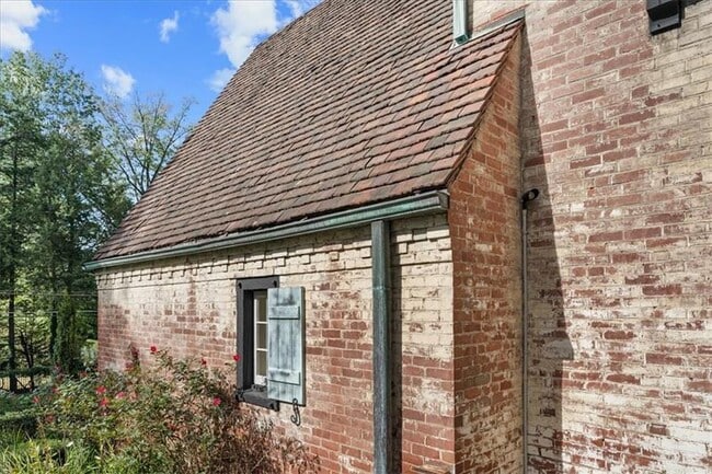 Building Photo - 430 Woodland Rd