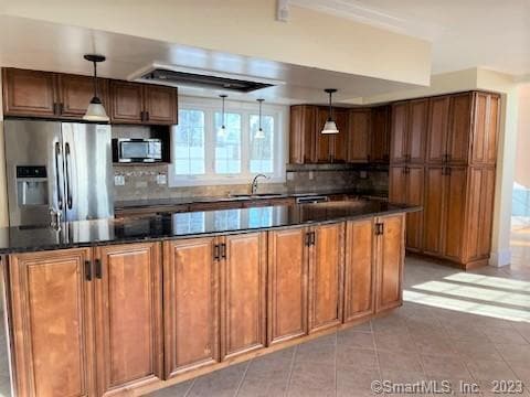 Building Photo - 462 Main St