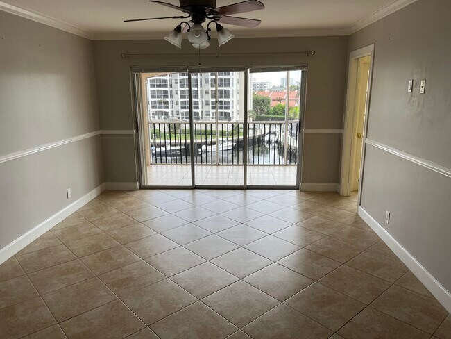 Building Photo - 2871 N Ocean Blvd