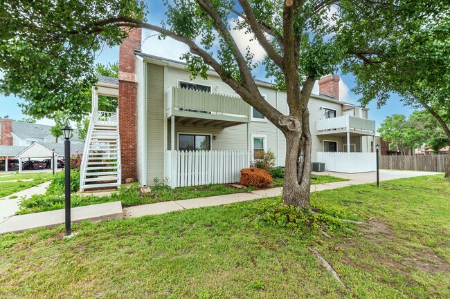 Building Photo - 2 Bed 2 Bath condo in great location!
