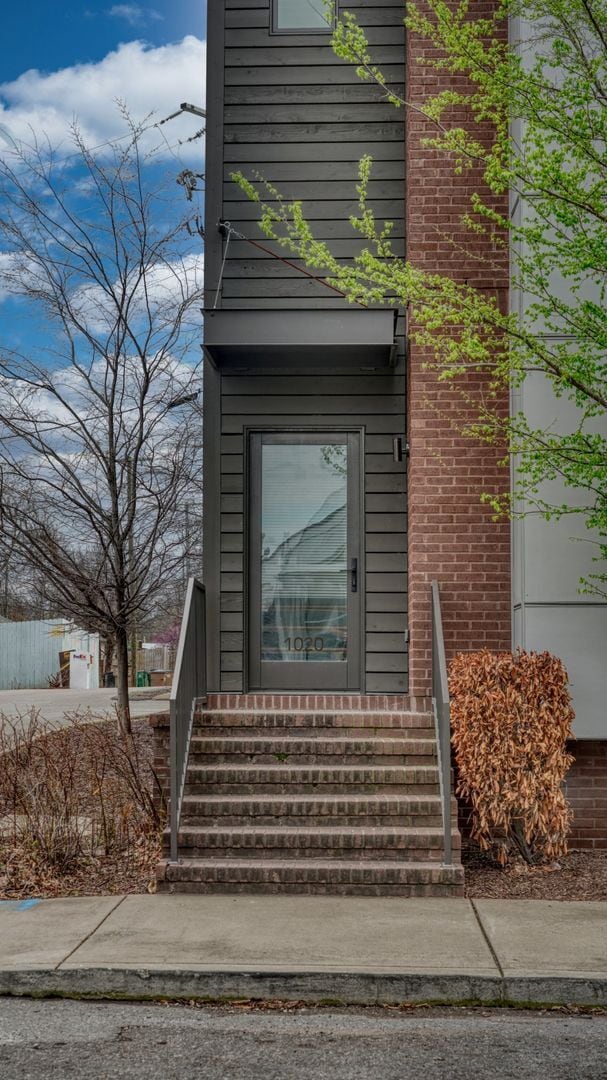 Building Photo - 3 Bedroom Townhome in 5 Points with Private Garage and Rooftop Deck