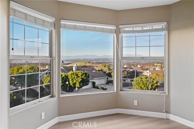 Building Photo - 6 Saros