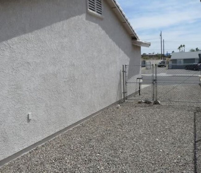 Building Photo - 2 Bedroom - 2 Bath