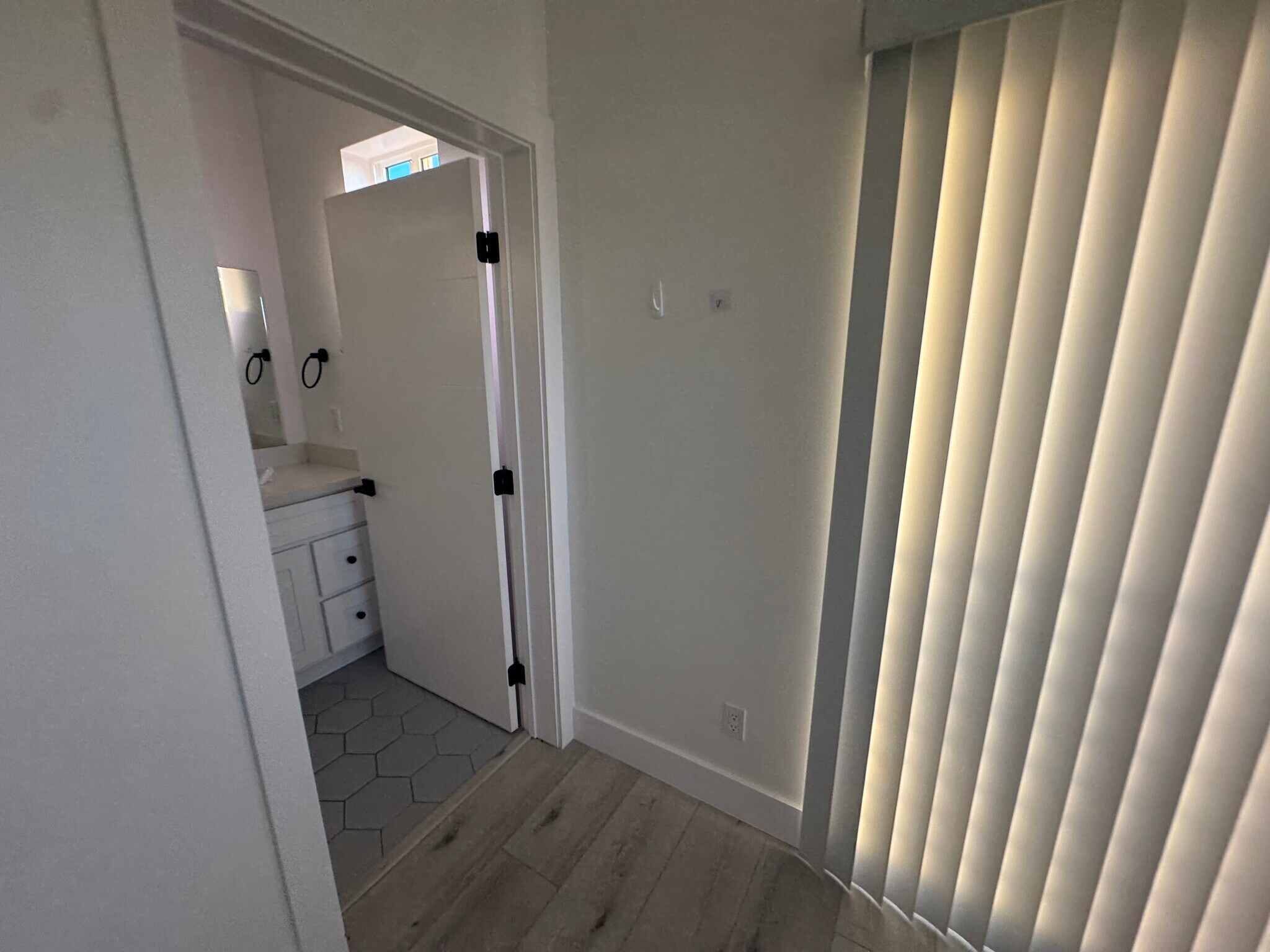 Building Photo - 5919 Dauphin Ave