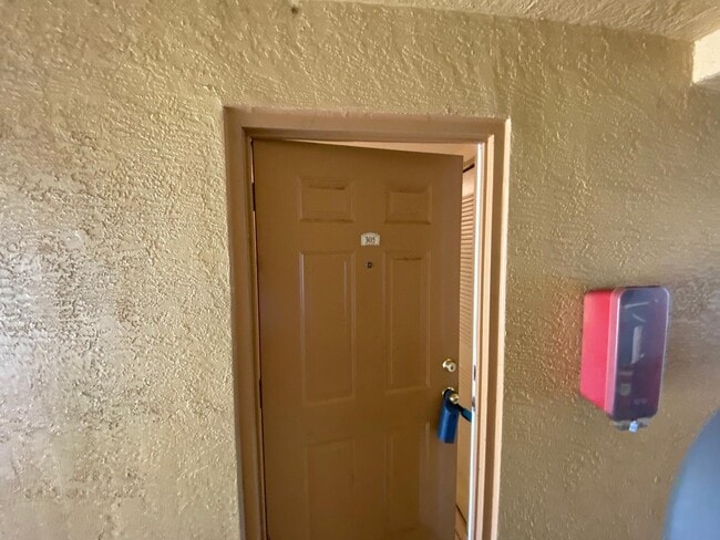 Building Photo - 4211 San Marino Blvd