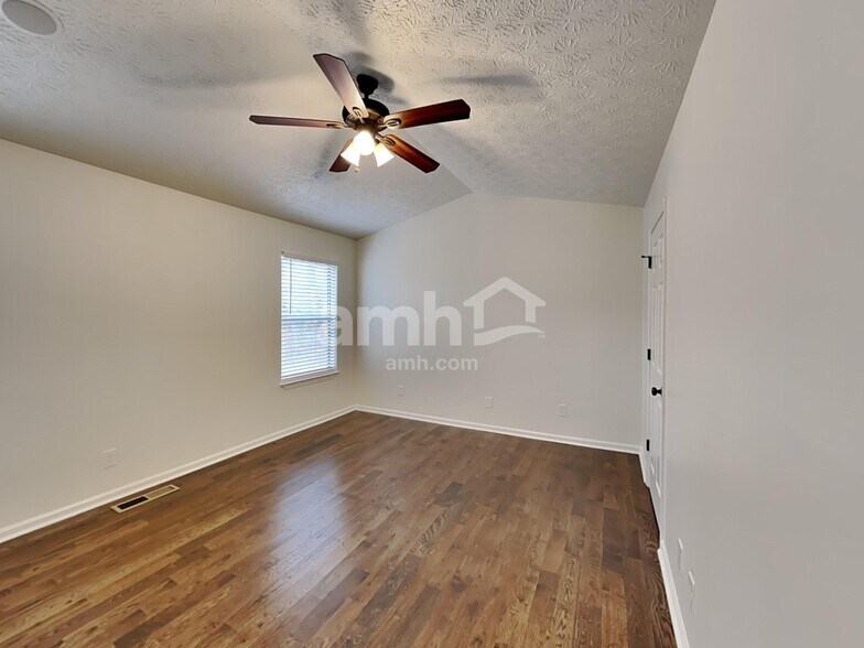 Building Photo - 6028 Woodcreek Dr