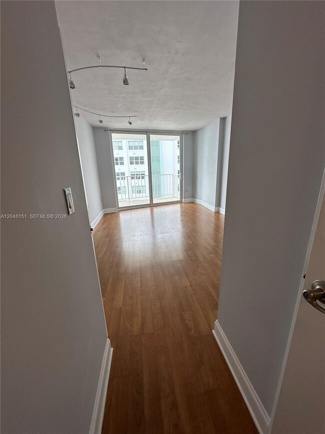 Building Photo - 1228 West Ave